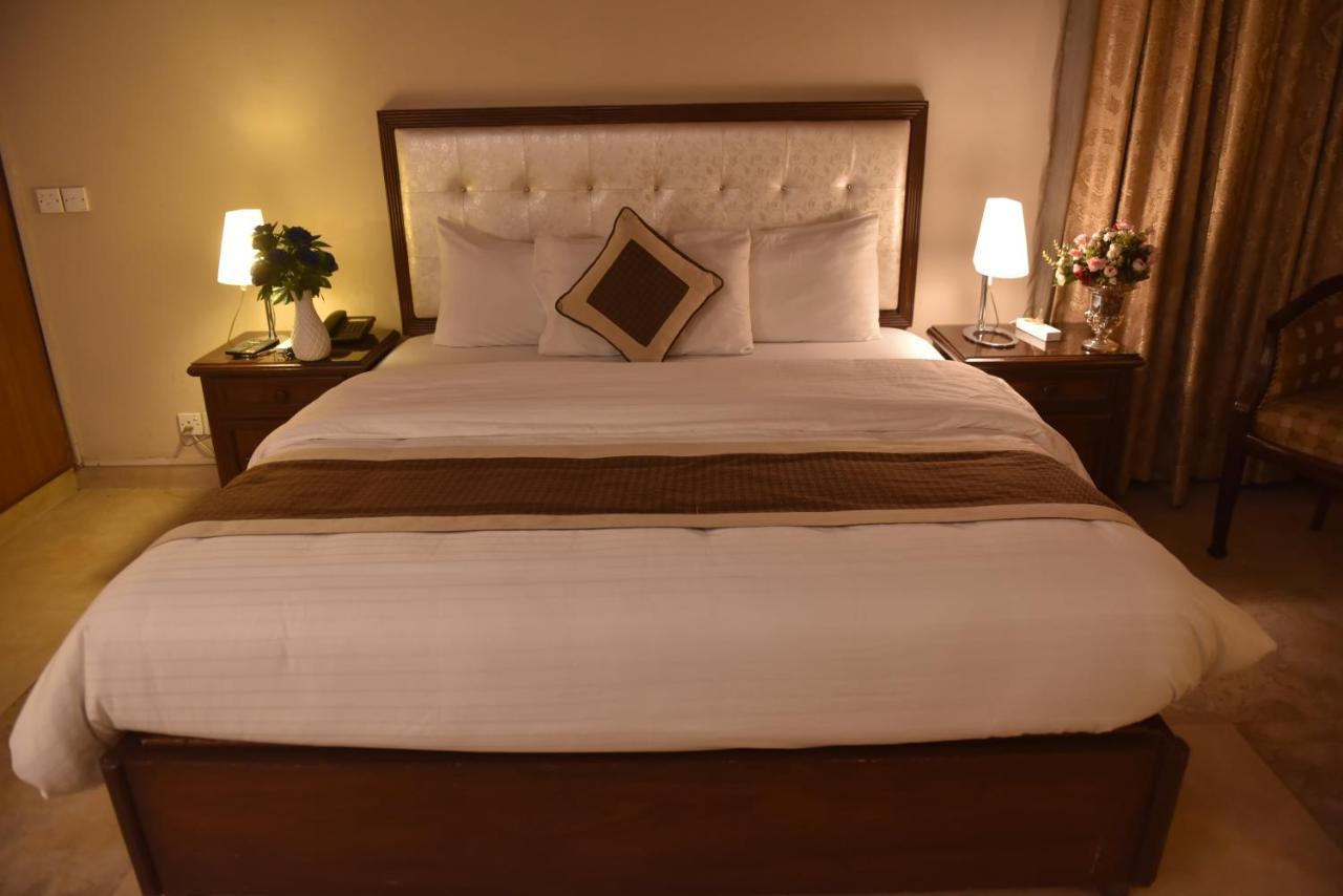Shalimar Tower Hotel Lahore Exteriör bild